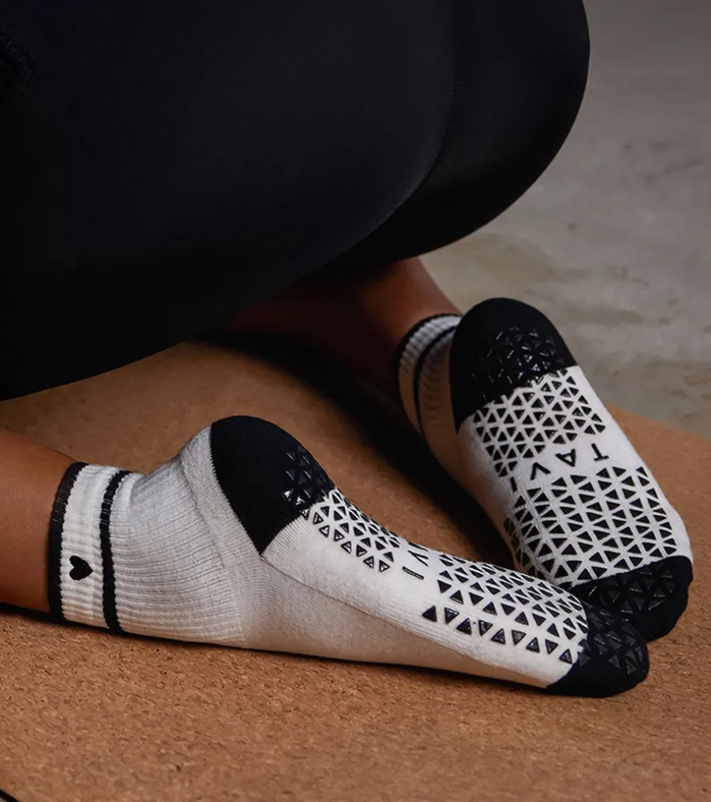 Tavi Aria Yoga Grip Socks